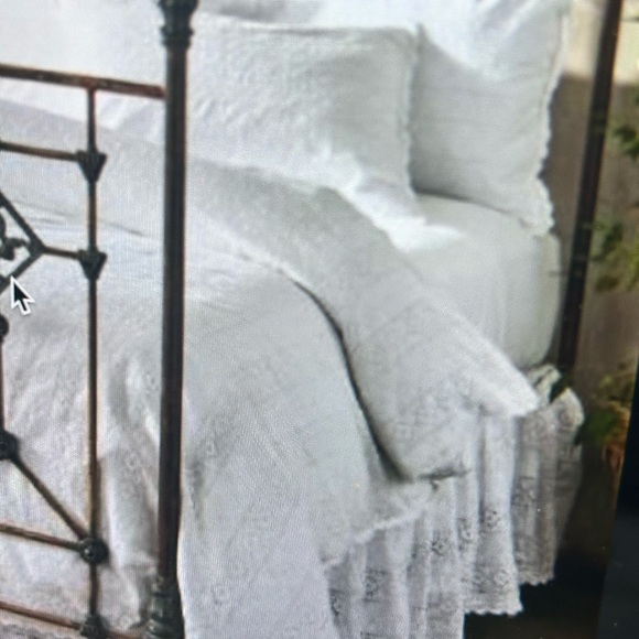 NWT Sundance Irena White king size all-over eyelet duvet